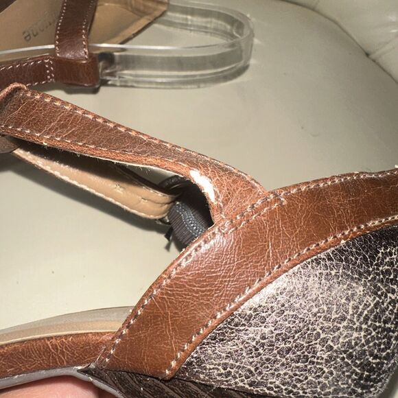 Vintage Twenty-One T-Strap Brown Gold Leather Sandals Heel Shoes Size 7 - Picture 10 of 11
